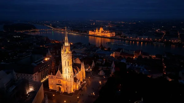 Luftaufnahme Des Ungarischen Parlamentsgebäudes Budapest Matthiaskirche Fischerbastei Und Donau Bei — Stockfoto