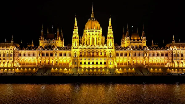 Vista Aérea Budapeste Parlamento Húngaro Edifício Noite Viagens Turismo Marco — Fotografia de Stock