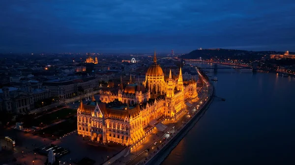 Luftaufnahme Des Ungarischen Parlamentsgebäudes Budapest Bei Nacht Reisen Tourismus Und — Stockfoto