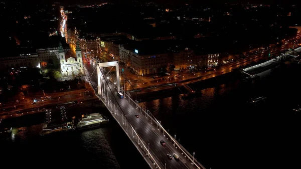 Elisabeth Bridge Valaistu Henkeäsalpaava Ilmanäkymät Budapestissa Unkarissa — kuvapankkivalokuva