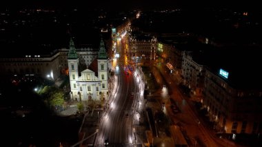 Budapeşte Şehir Kilisesi Budapeşte-Belvarosi Nagyboldogasszony, resmi olarak Kutsal Bakire Meryem Kilisesi.