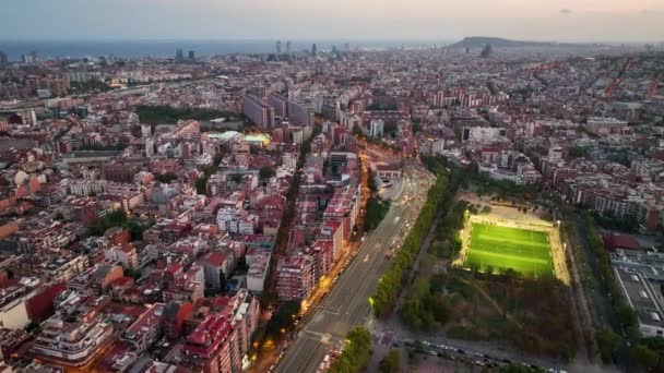 Geceleri Barselona Nou Barris Sant Andreu Bölgelerinin Hava Manzarası Yoğun — Stok video