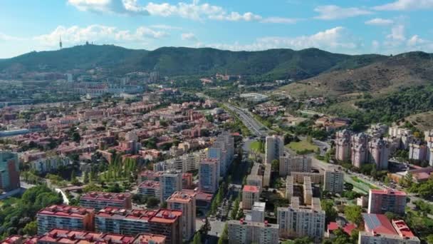 Αεροφωτογραφία Του Ορίζοντα Της Πόλης Της Βαρκελώνης Μια Ηλιόλουστη Μέρα — Αρχείο Βίντεο