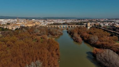 Cordoba Camii Katedrali, Roma köprüsü, Tarihi kasaba, Guadalquivir Nehri, Endülüs, İspanya