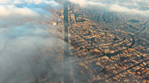 Vue Aérienne Ville Barcelone Dessus Des Nuages Brouillard Bâtiments Typiques — Photo