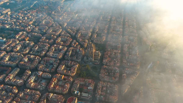 Barcelona Ciudad Por Encima Las Nubes Niebla Catedral Sagrada Familia —  Fotos de Stock