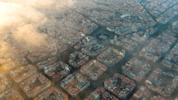 Helicóptero Aéreo Drone Barcelona Ciudad Por Encima Las Nubes Niebla —  Fotos de Stock