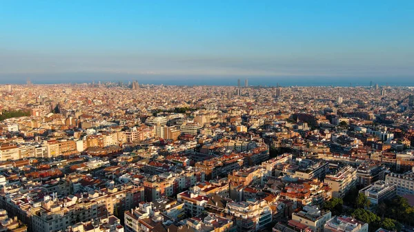 Flygfoto Över Barcelona Stadssiluett Gracia Och Eixample Bostadsnät Solnedgången Katalonien — Stockfoto
