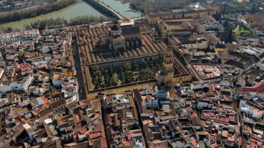 Cordoba Camii Katedrali, Roma köprüsü, Tarihi kasaba, Guadalquivir Nehri, Endülüs, İspanya