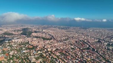 Barcelona City Skyline, Sarria-Sant Gervasi bölgesi, Basilica Sagrada Familia, Katalonya, İspanya