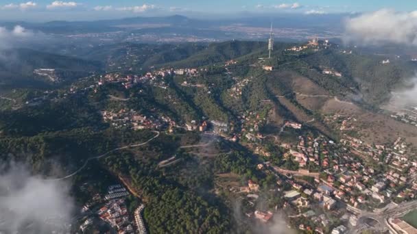Barcelona Aerial Drone Helicopter Barcelona Tibidabo Sobre Las Nubes Niebla — Vídeos de Stock