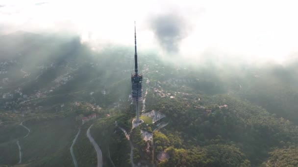 西班牙加泰罗尼亚巴塞罗那Tibidabo山的Torre Collserola — 图库视频影像