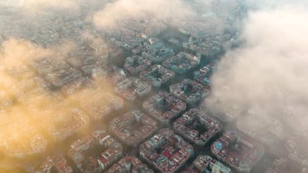 Helicóptero Aéreo Drone Barcelona Ciudad Por Encima Las Nubes Niebla — Vídeos de Stock