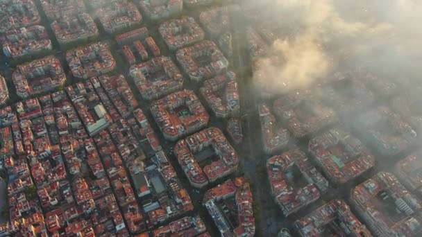 Avión Drone Helicóptero Barcelona Ciudad Por Encima Las Nubes Niebla — Vídeos de Stock
