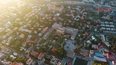 Barcelona şehrinin ufuk çizgisi, Barcelona 'nın en büyük bölgelerinden biri olan Sarria-Sant Gervasi' nin hava manzarası. Kişi başına gelirin en yüksek olduğu bölge. Katalonya, İspanya