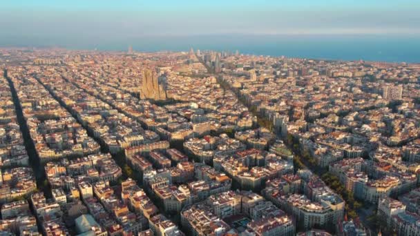 Vista Aérea Del Horizonte Ciudad Barcelona Basílica Sagrada Familia Eixample — Vídeos de Stock