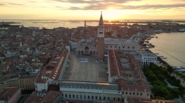 St. Marks Meydanı 'nda Doges Sarayı, Bazilika ve Campanile, Venedik, İtalya