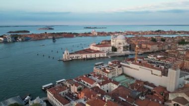 Venedik İtalya ufuk çizgisi, Basilica di Santa Maria della Selam gün doğumunda
