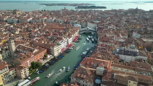 Veneza Vista Aérea Ponte Rialto Atravessando Grande Canal Centro Veneza — Vídeo de Stock