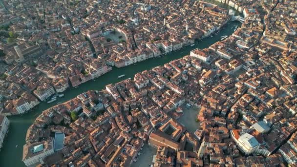 威尼斯意大利天际线 意大利威尼托威尼斯市区里阿尔托桥的空中景观 — 图库视频影像