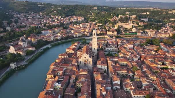 Flygfoto Över Duomo Verona Cattedrale Santa Maria Matricolare Stadssiluett Historiska — Stockvideo