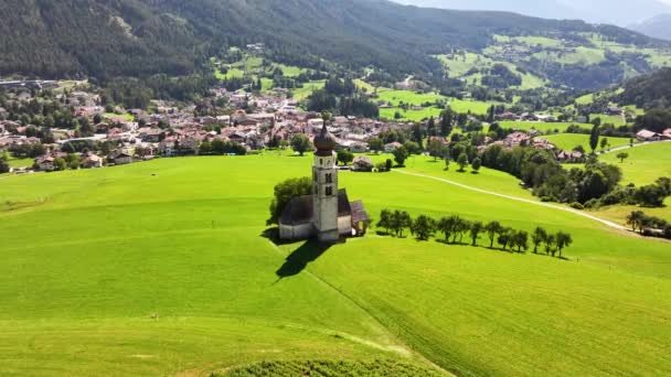 Ongelooflijk Natuurlandschap Italiaanse Alpen Prachtig Uitzicht Zomer Van Valentin Kerk — Stockvideo