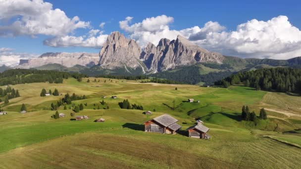 Alpe Siusi Seiser Alm Alpes Dolomitas Sassolungo Montañas Sassopiatto Trentino — Vídeos de Stock