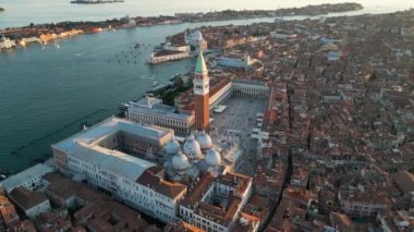 Venedik şehir manzarası St. Marks Meydanı ufuk çizgisi Doges Sarayı, Bazilika ve Campanile, İtalya