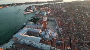 Venedik İtalya silueti, St. Marks Meydanı 'nın Doges Sarayı, Bazilika ve Campanile manzarası