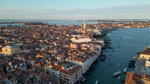 威尼斯城市的天际线 意大利的圣马克斯广场与狗宫 大教堂和坎帕尼尔斯的空中景观 — 图库视频影像