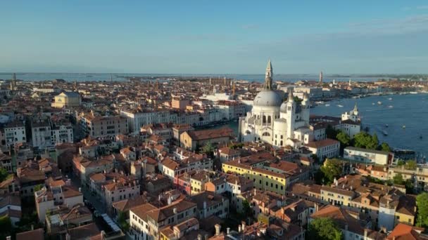 威尼斯意大利天际线 日出时圣玛丽亚大教堂和大运河的空中景观 — 图库视频影像