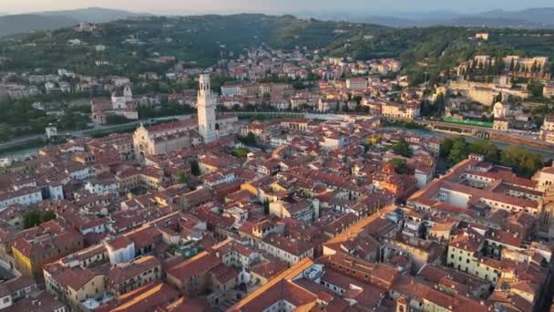 Zřízení Aerial View Shot Duomo Verona Cattedrale Santa Maria Matricolare — Stock video