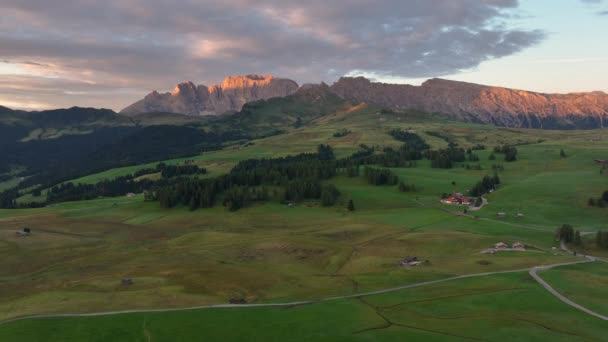 Dolomites Alps Aerial View Seiser Alm Alpe Siusi Sunrise Trentino — Stock Video