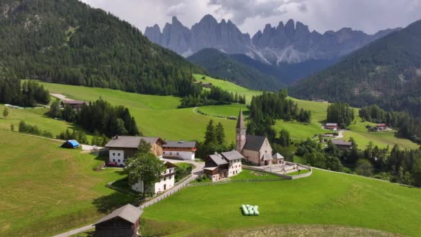 Dolomites Aerial View Magdalena Church Funes Valley Puez Odle Nature — 图库视频影像