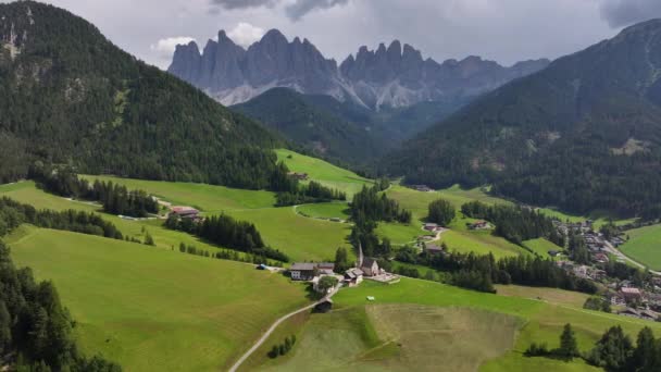 Dolomites Summer Aerial View Magdalena Church Funes Valley Puez Odle — 图库视频影像