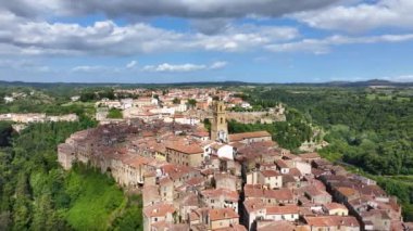 Tuscany, Grosseto Eyaleti, İtalya 'daki Ortaçağ Pitigliano Kasabası Havacılık Manzarası. Güney Tuscany 'deki Tarihi Köy Manzarası.