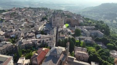 Orvieto Katedrali veya Duomo di Orvieto, hava manzaralı, Umbria, İtalya