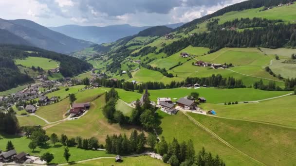Dolomiter Flygfoto Sommar Över Funes Valley Provinsen Bolzano Sydtyrolen Italien — Stockvideo