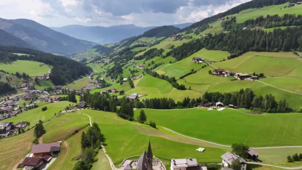 Dolomitas Vista Aérea Verão Funes Valley Província Bolzano Tirol Sul — Vídeo de Stock