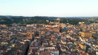 Floransa sehri ufuk çizgisi, gündoğumunda hava manzarası, Palazzo Vecchio, Çiçekli Aziz Mary Katedrali, Piazza della Signoria, Toskana, İtalya