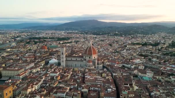 サンセット トスカーナ イタリアのフィレンツェ大聖堂デュオフィレンツェの空中観察 — ストック動画