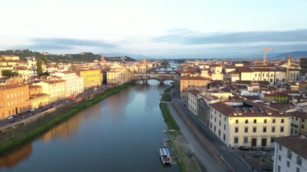 Ponte Vecchio Sobre Río Arno Florencia Italia — Vídeo de stock