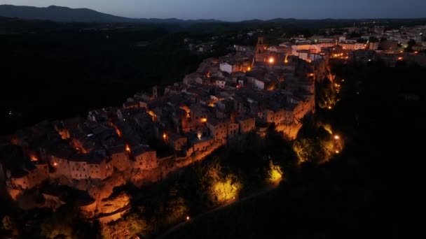 Flygfoto Över Den Medeltida Staden Pitigliano Kväll Natt Provinsen Grosseto — Stockvideo