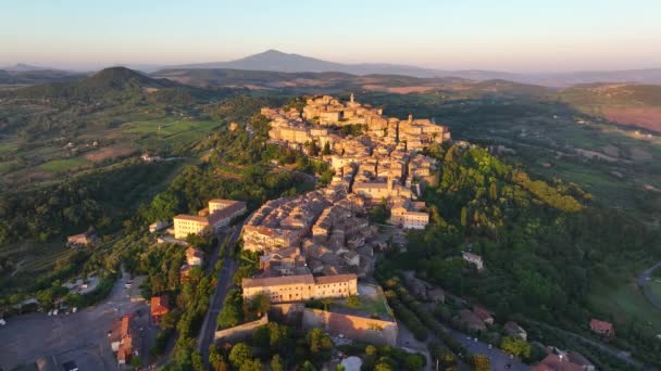 Montepulciano Toskana Luftaufnahme Der Mittelalterlichen Stadt Bei Sonnenaufgang Der Provinz — Stockvideo