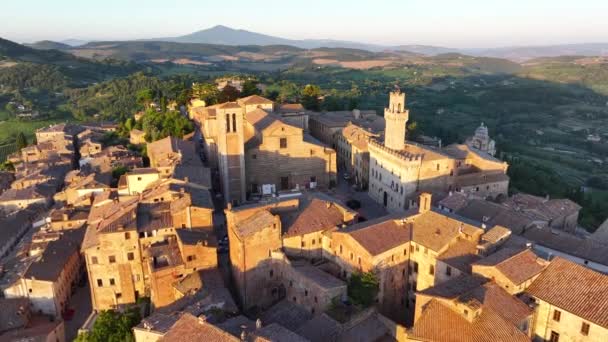 Uitzicht Vanuit Lucht Middeleeuwse Stad Montepulciano Bij Zonsopgang Kathedraal Saint — Stockvideo