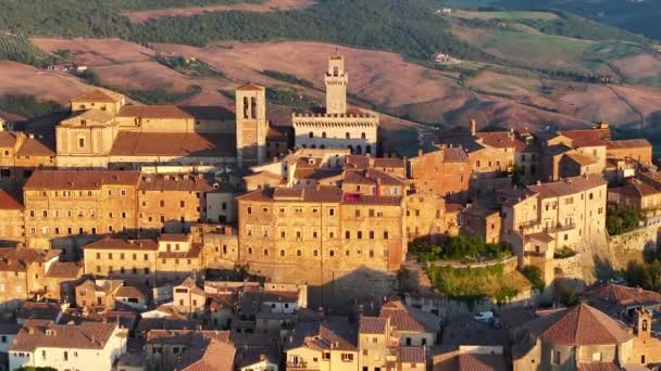 Luftaufnahme Vom Sonnenaufgang Von Montepulciano Mit Der Berühmten Kathedrale Santa — Stockvideo