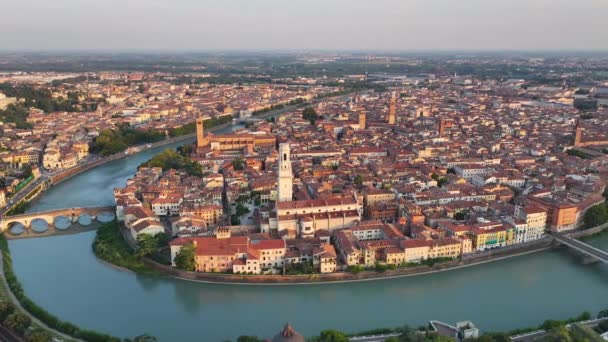 Verona Talya Ufuk Çizgisi Tarihi Şehir Merkezi Ponte Pietra Köprüsü — Stok video