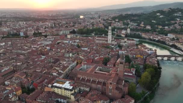 Légi Felvétel Készítése Verona Városáról Naplementekor Duomo Verona Cattedrale Santa — Stock videók