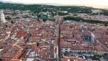 Santa Anastasia, İtalya 'nın Basilica di Santa Anastasia Hava Perspektifi Verona Üzerine Altın Saat