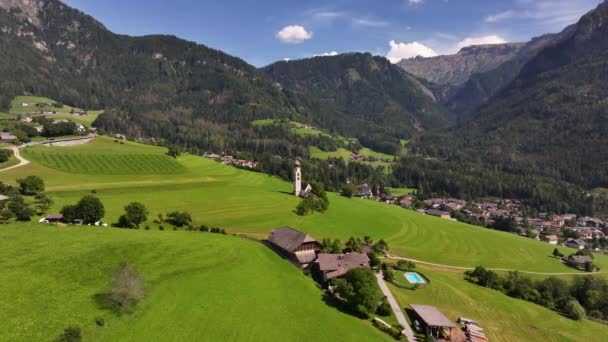 Letni Widok Lotu Ptaka Kościół Walentego Castelrotto Dolomity Alpy Bolzano — Wideo stockowe